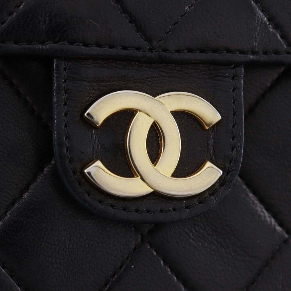 CHANEL Black Lambskin Leather Shoulder Bag - Picture 13 of 16